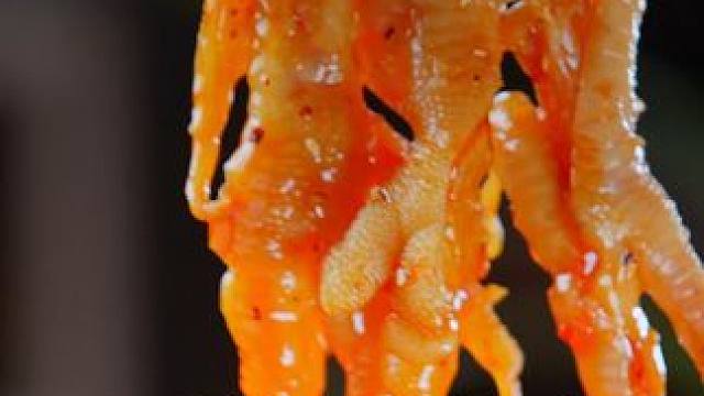 邹三和对不起❗️之前是我太大声了 巨好吃 #好吃到停不下来 #网红酸辣鸡爪 #追剧小零食