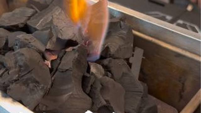 固体小蜡块，引碳好帮手，快速点燃木柴和碳#户外露营 #一起露营吧 #户外烧烤炉推荐