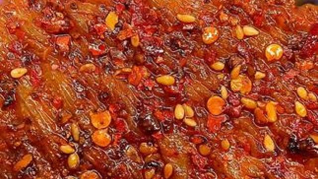 能吃辣的一定要试试这个波浪豆筋大辣片 真的又香又辣 越吃越想吃 太香了！！！#追剧小零食 #零食推荐