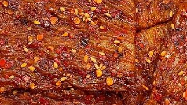 爱吃辣的宝子，真的推荐你们去试试这个波浪豆筋，真的辣麻了！#好吃到停不下来 #追剧小零食 #辣条永不