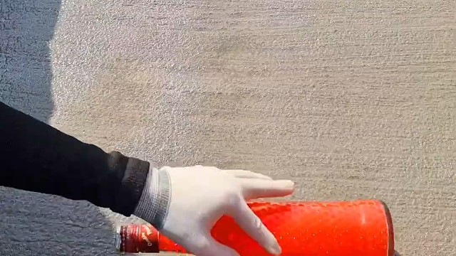 楼梯滚瓶子爆破解压时刻