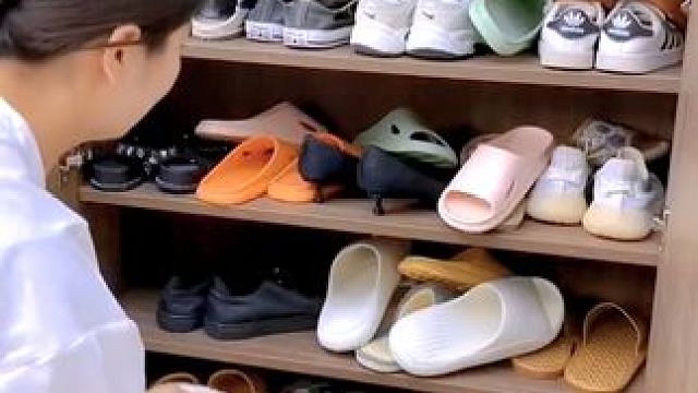 自从家里备上这个#双层鞋架托  鞋柜不紧齐全好看，还省出一半空间#鞋架  #鞋柜收纳  #好物推荐 