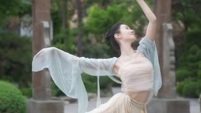 茉清香 舞飞扬 #茶粹中国茶怎么这么美 ##金晨邀你挑战茶粹舞#金晨的舞蹈有多难