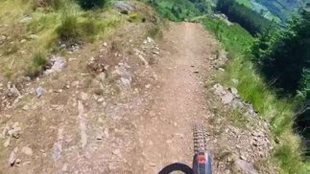 青春肆意飞扬，永远自由如风 #玩的就是心跳 #山地车速降 #极限运动