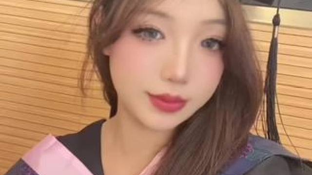 没想到第一次收到花是在毕业典礼上#一束花的仪式感 #生活碎片 #处女座 #毕业季