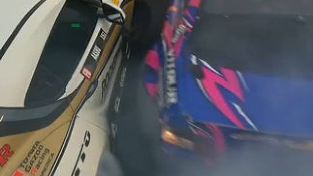 这距离拿捏的妥妥的！#飘移 #后驱车的魅力 #赛车 #专业车手 #内燃机的魅力