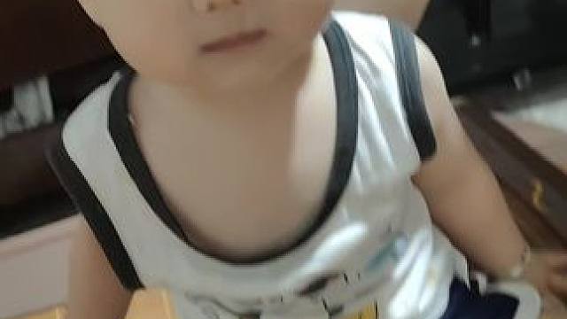 #调皮捣蛋的小家伙 #人类幼崽都这么馋吗 #哎呀我宝真厉害呀 #宝宝瓜把心都萌化了 #当你的孩子听到