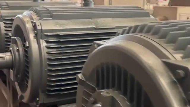 生活百般滋味，人生需要笑对，储存阳光，必有远方。