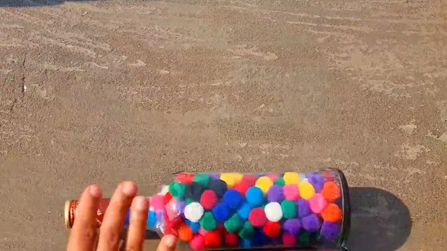 楼梯滚瓶子爆破解压时刻