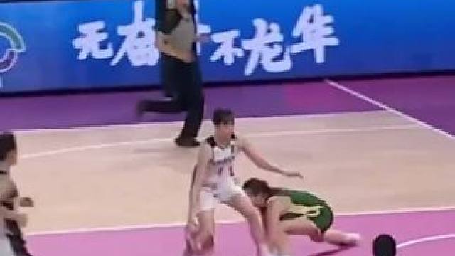 #FIBAU18亚洲杯 女篮版脚踝终结者，没能赢下比赛，但是确实是一个让人印象深刻的谷德爆。