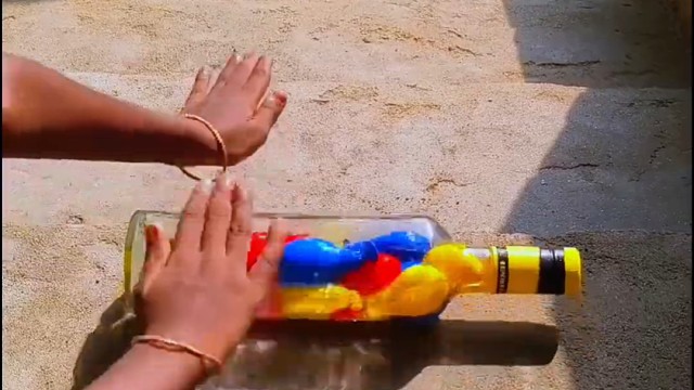 楼梯滚瓶子爆破解压时刻