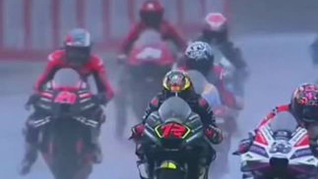 #motogp #大神控车 #摩托车比赛 #滑胎过弯 #专业动作请勿模仿