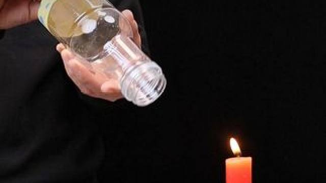 假期与其让孩子沉迷虚拟设定的手机游戏，不如陪他玩转这些真实现象的科学小实验，从小种下科学的种子 #物