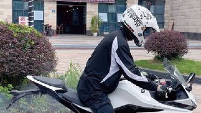 大家快来帮我看看 这个是怎么回事轮子光转圈不走 是不是车坏了？#凯越250RR