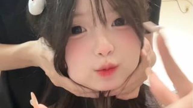 手里捏了个肉团子～～#情侣 #天蝎巨蟹 #恋爱日常 #草莓糯米糍