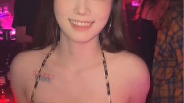 不要小瞧任何一个穿大T的女生 #妆前妆后 #反差#黑皮辣妹#亚裔辣妹妆