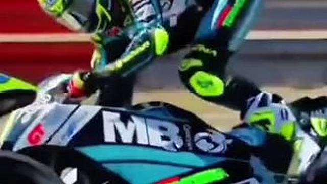 #motogp #摩托车比赛 #滑胎过弯 #专业动作请勿模仿 #封闭场地请勿模仿