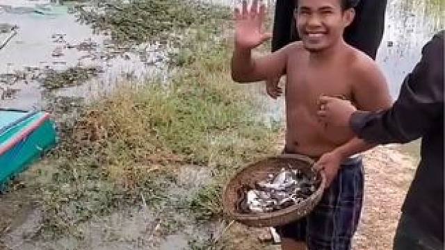 户外野炊美食 #我的乡村生活 #农村美食 #逮鱼摸虾 #我在乡村做美食