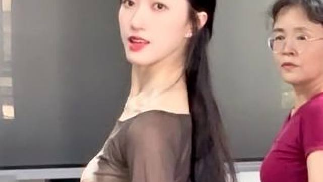 “要自在漂浮才美丽”#舞蹈 #舞蹈老师 #舞蹈课堂随拍 #氛围感 #舞蹈老师的日常