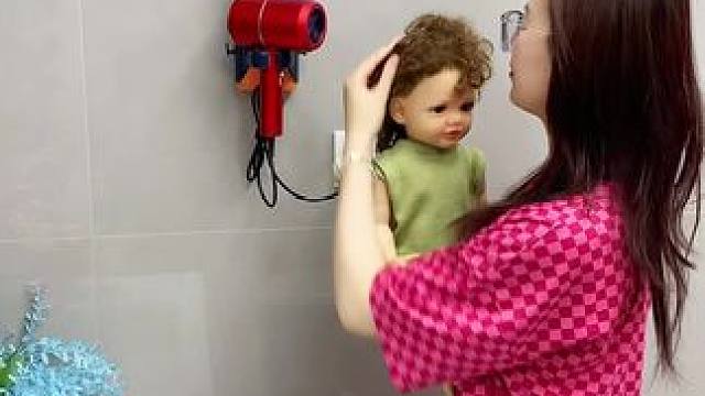 家里的吹风机总是没地方放，就入手了这个吹风机架，这下终于可以解放双手啦！#吹风机架 #好物推荐