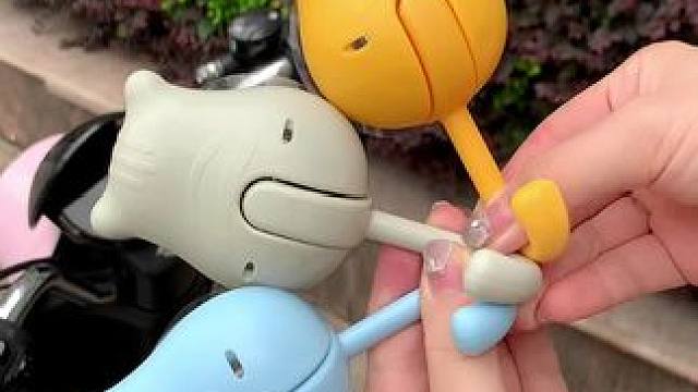 这个按压式小猫挂钩，性价比真的是绝了，真空吸附的#免打孔 ，承重力也嘎嘎好， 还可以随便换位置，不留