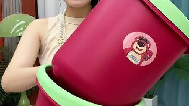 到手两个草莓小熊垃圾桶真的太划算啦!#超便宜超划算  #家用垃圾桶推荐  #结实耐用