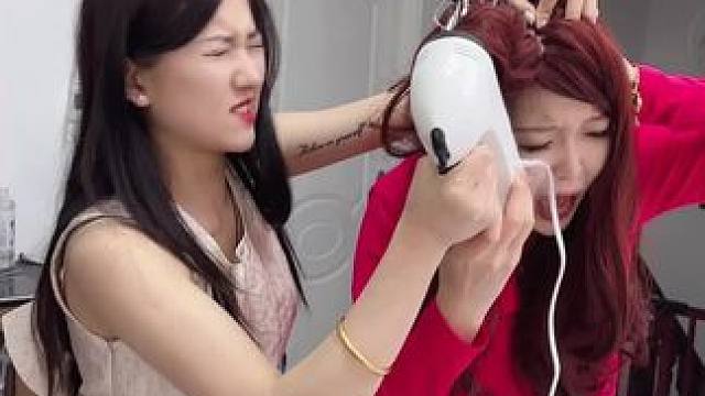 假装头发被搅拌机卷住，让闺蜜帮忙，谁成想她把头发给我薅下来了？！