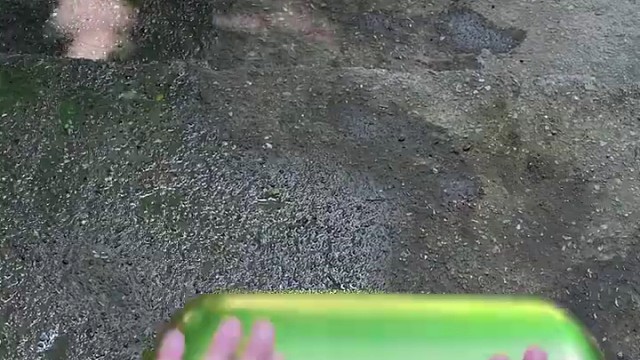 楼梯滚瓶子爆破解压时刻