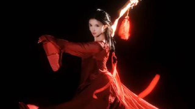 变装虽迟但到！这次能搭上末班车吗？#变装 #舞蹈 #我的新衣