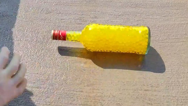 楼梯滚瓶子爆破解压时刻