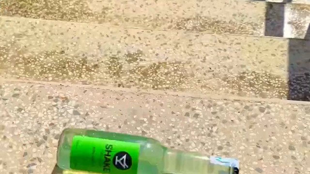 楼梯滚瓶子爆破解压时刻