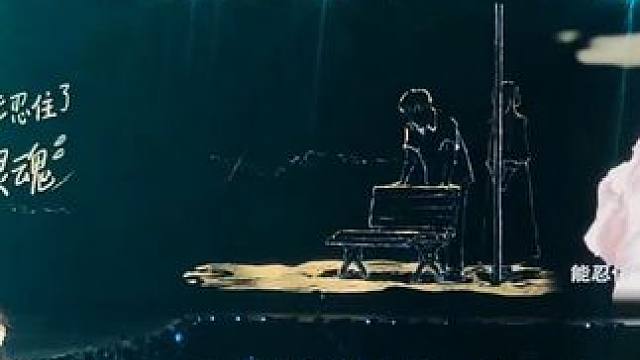 《熟悉的陌生人》#张杰1982列车 #张杰重庆演唱会 #张杰现场一开口唱到我心里 #万人合唱