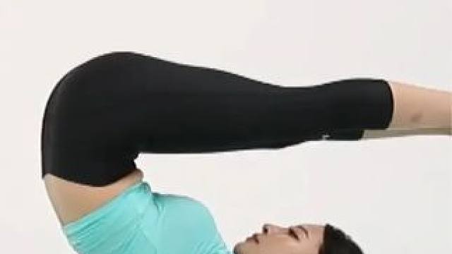 在家跟着一起运动吧（肩倒立简易版) #瑜伽教学  #瑜伽初学者 #美女瑜伽 #瑜伽体式 #瑜伽 #肩