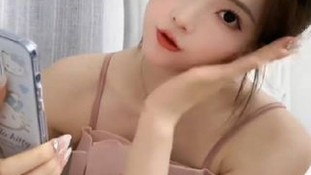 #全网笑容最治愈女孩 #模特美女 #邻家女孩 #街拍美女 #车展模特