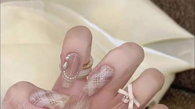 疯狂心动，每一款都是戳到心窝！冰冰透透的晶莹感！太透了！满满的高级感！#秀出我的超绝美甲 #美出高级