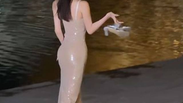 好景难遇就像你一样 所以我格外珍惜#氛围感 #边走边跳 #优雅气质