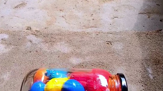 楼梯滚瓶子爆破解压时刻