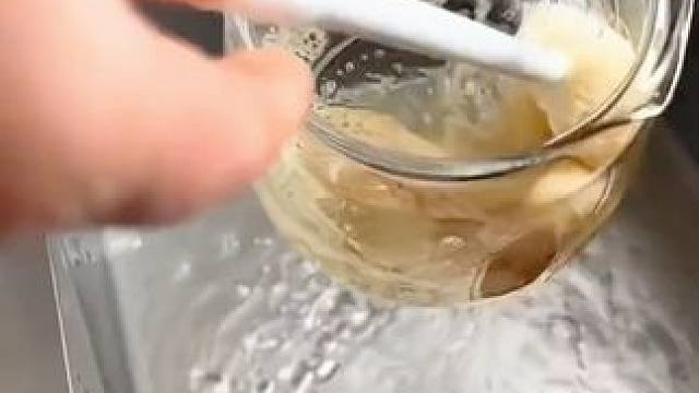 杯子要经常清洗， 用这个长柄杯刷轻松搞定，保温杯，玻璃杯，奶品，榨汁机都可以清洁干净#清洁刷  #杯