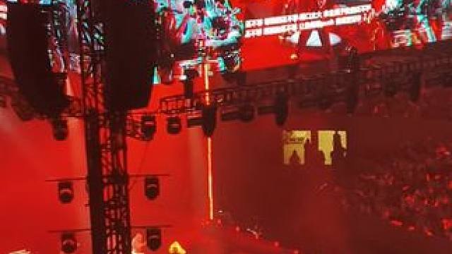 《还不够》！！！我颠呐
#十个勤天 #种下一个未来十个勤天巡回演唱会