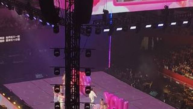 《不能不想你》～/脸颊比心/
#十个勤天 #种下一个未来十个勤天巡回演唱会