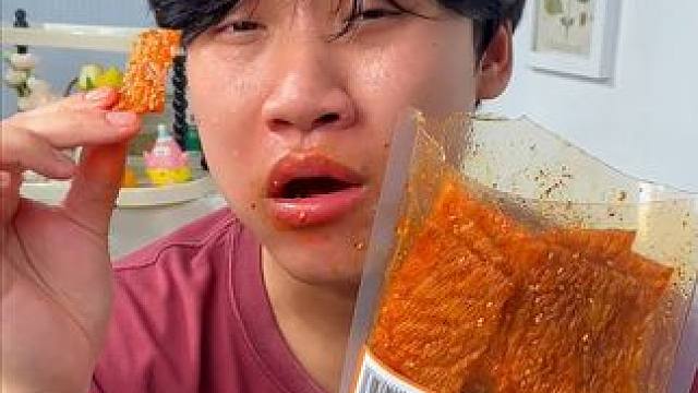 能吃辣的一定要试试这个波浪豆筋大辣片 真的又香又辣 越吃越想吃 太香了！！！#波浪豆筋 #好吃到停不