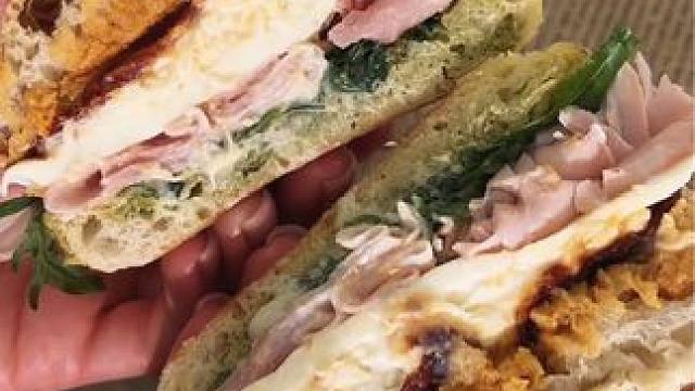 布拉塔奶酪火腿青酱恰巴塔三明治#我的厨房日记 #早餐吃什么 #懒人早餐拯救计划 #饱腹感超强的早餐 