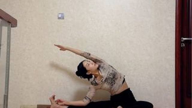 八个瑜伽动作，越来越好看#瑜伽 #运动 #变美