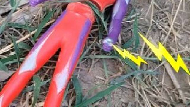 赛罗和迪迦奥特曼被坏人袭击了快来一起帮帮他们吧 #赛罗奥特曼 #奥特曼玩具 #迪迦奥特曼