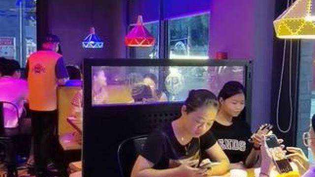 好物推荐超值特惠两个煲，现价199元。 口味超好，分量多。 这家店赖胖子，汤汁下饭，店内有：肉蟹煲等