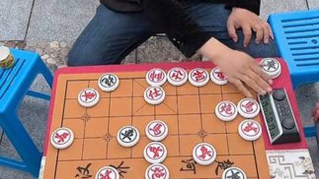 象棋开局，宛如战鼓敲响，看风繁如何抢占先机 #街头象棋 #喜欢象棋关注我 #下象棋 #下棋高手对决