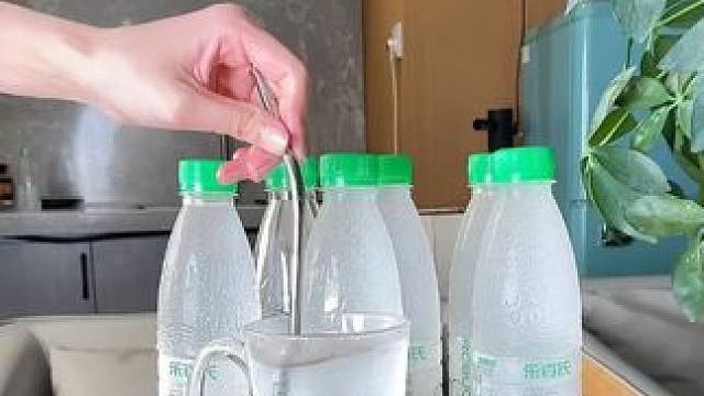 23.99就可以买到这么大2箱矿泉水，整整24瓶！ 家人们！谁懂啊！乐百氏大品牌不用多说了吧！天然矿