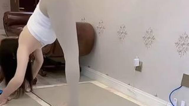 #辣身材 #这样的身材你喜欢吗 #翘臀美臀 #这谁顶得住啊 #一秒轻近户外