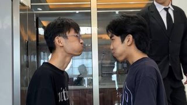 直视我！不笑算我输#大学生 #搞笑#憋笑挑战 #宿舍