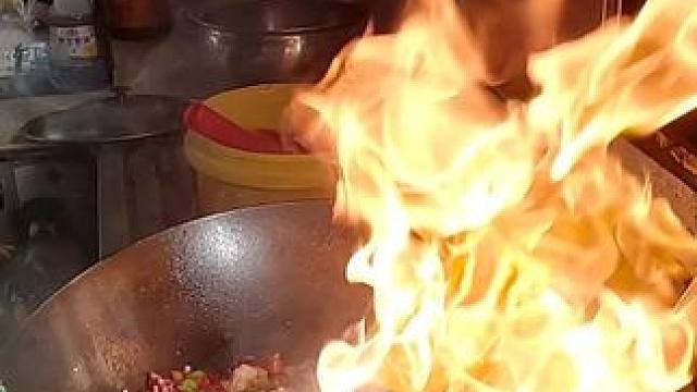 捡菌子第四十九天，在山上捡回来的毛栗菌给大家做一道美食。#捡蘑菇 #山珍美味 #毛栗菌 #户外打野 